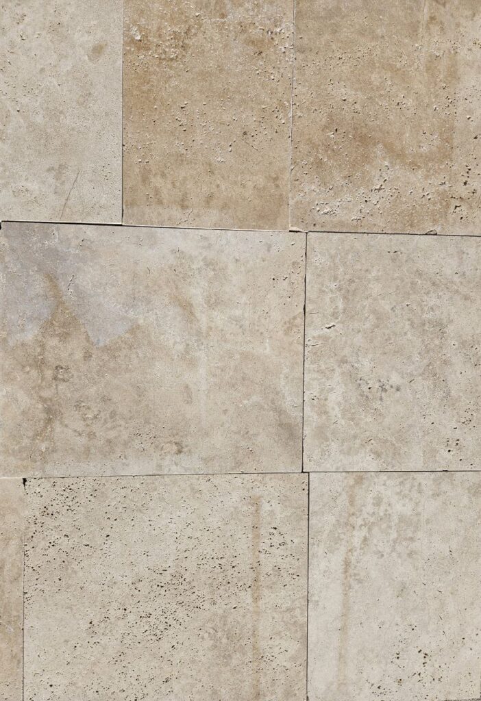 photo 5814693825778666433 y